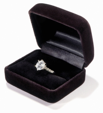 Privary_Nav_Engagement_Ring